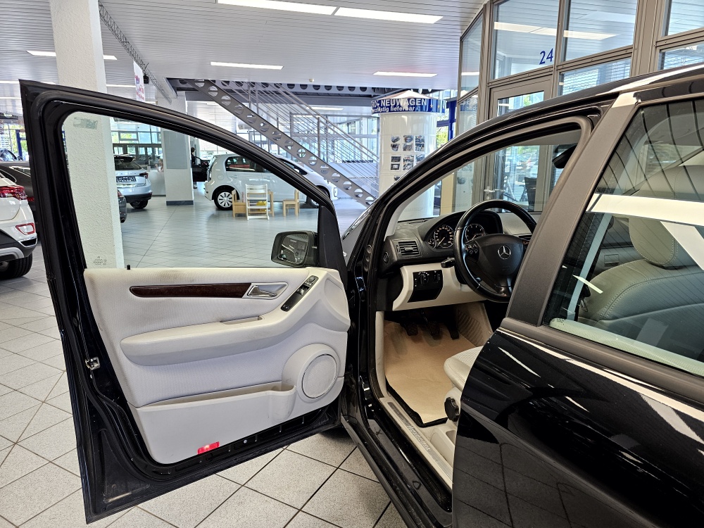 Mercedes-Benz A 180  bei Hoffmann Automobile in Wolfsburg kaufen und sofort mitnehmen - Bild 13