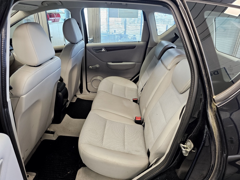 Mercedes-Benz A 180  bei Hoffmann Automobile in Wolfsburg kaufen und sofort mitnehmen - Bild 4