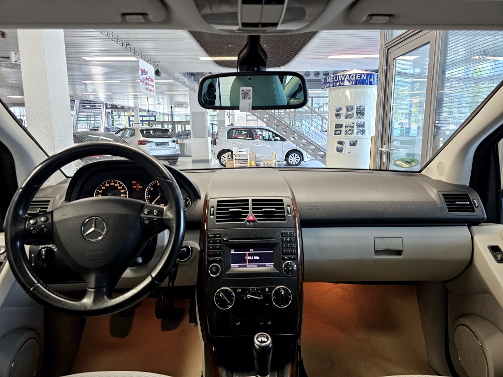 Mercedes-Benz A 180  bei Hoffmann Automobile in Wolfsburg kaufen und sofort mitnehmen - Bild 5
