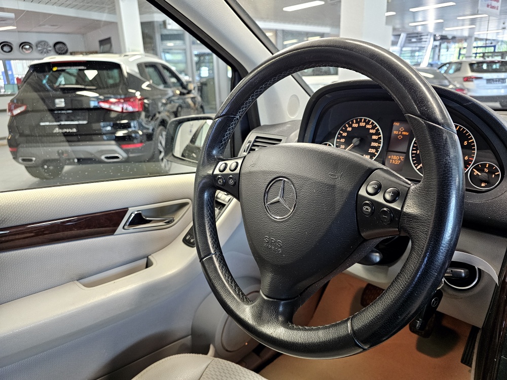 Mercedes-Benz A 180  bei Hoffmann Automobile in Wolfsburg kaufen und sofort mitnehmen - Bild 9