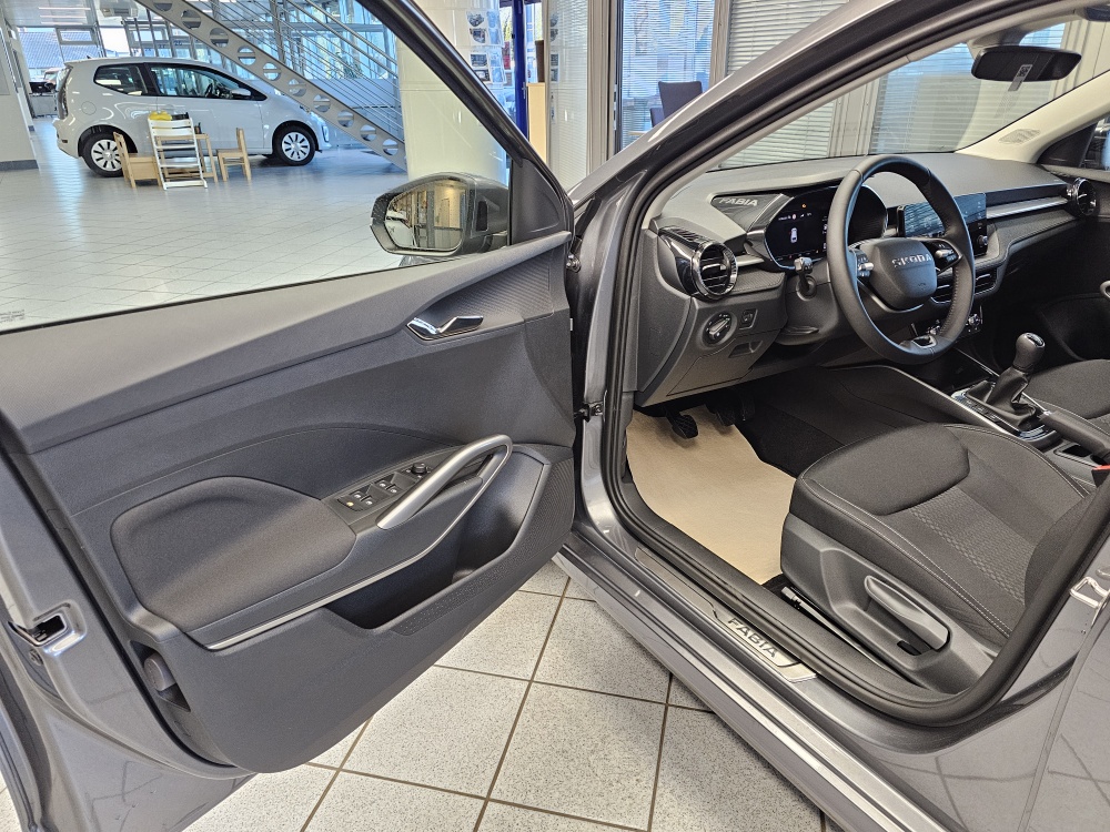 Skoda Fabia  bei Hoffmann Automobile in Wolfsburg kaufen und sofort mitnehmen - Bild 24