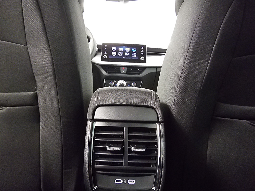 Skoda Kamiq  bei Hoffmann Automobile in Wolfsburg kaufen und sofort mitnehmen - Bild 7