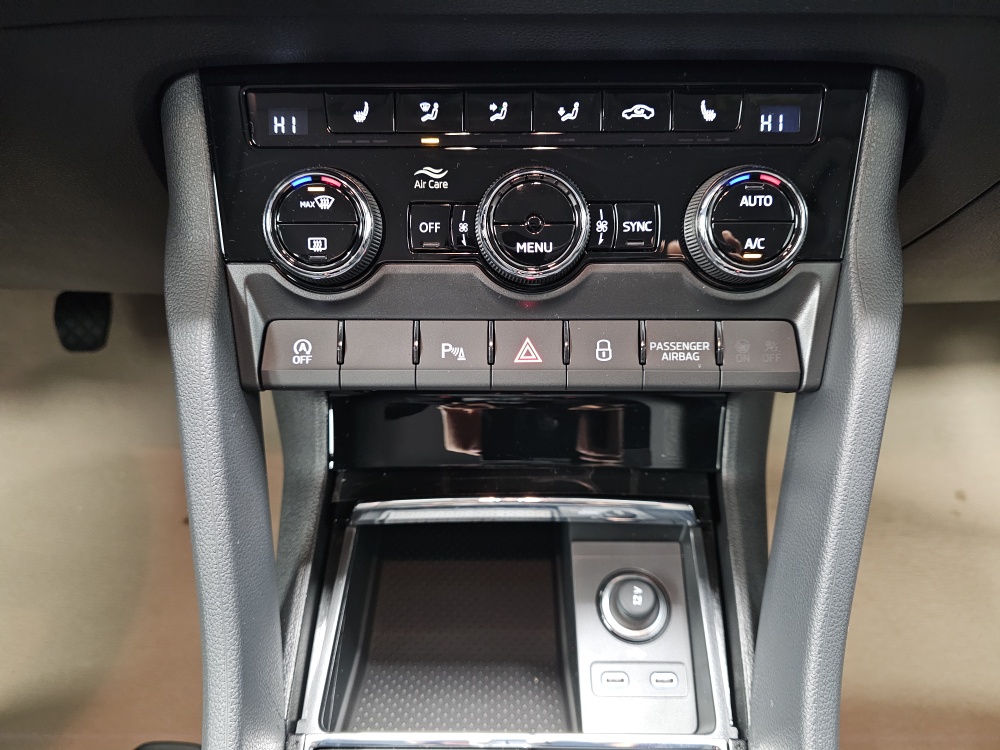 Skoda Karoq  bei Hoffmann Automobile in Wolfsburg kaufen und sofort mitnehmen - Bild 10