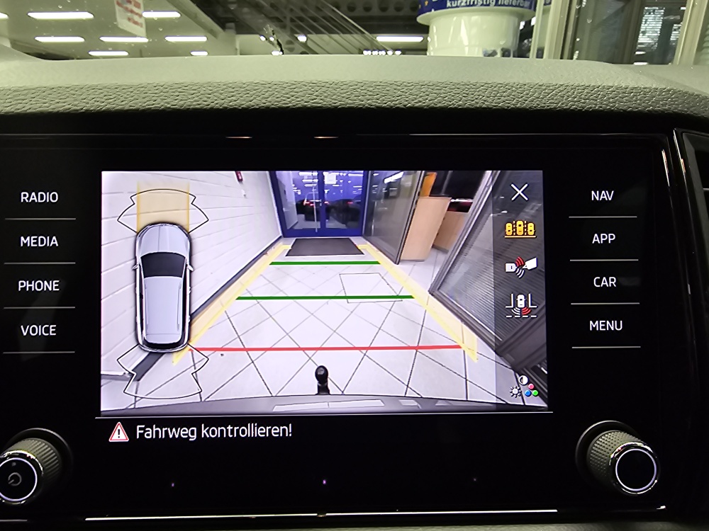 Skoda Karoq  bei Hoffmann Automobile in Wolfsburg kaufen und sofort mitnehmen - Bild 17