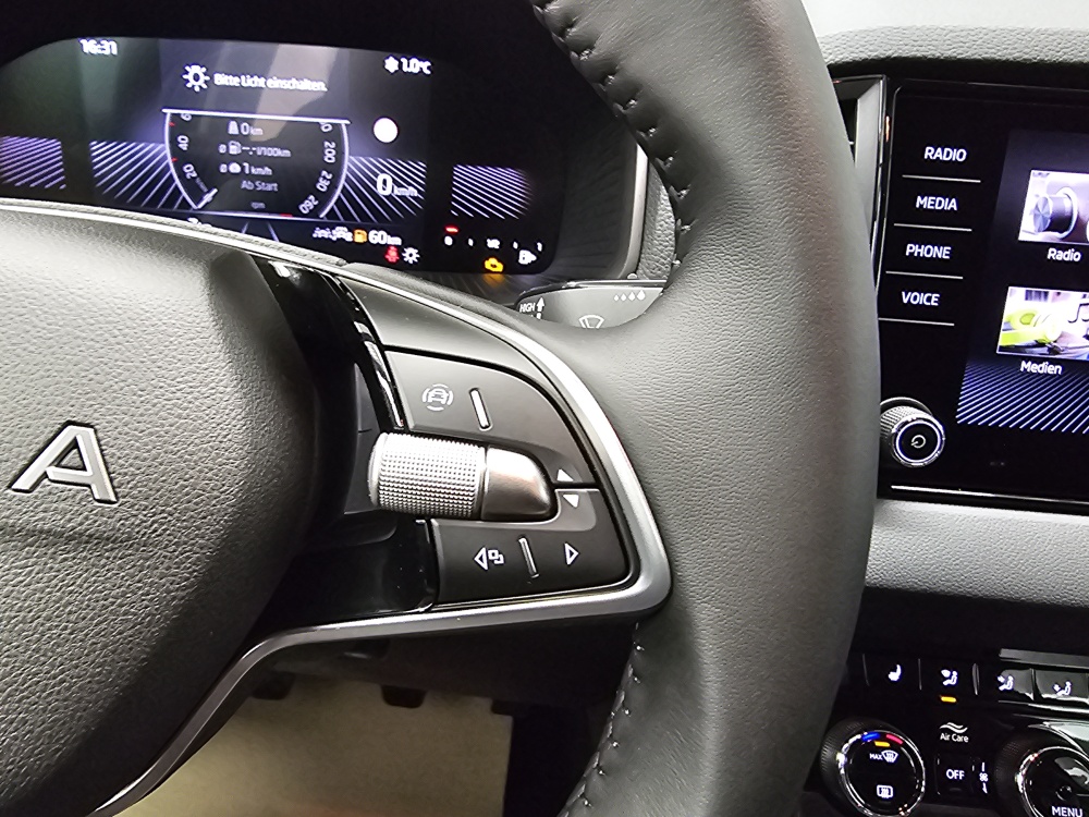 Skoda Karoq  bei Hoffmann Automobile in Wolfsburg kaufen und sofort mitnehmen - Bild 18