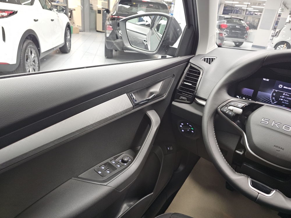Skoda Karoq  bei Hoffmann Automobile in Wolfsburg kaufen und sofort mitnehmen - Bild 20