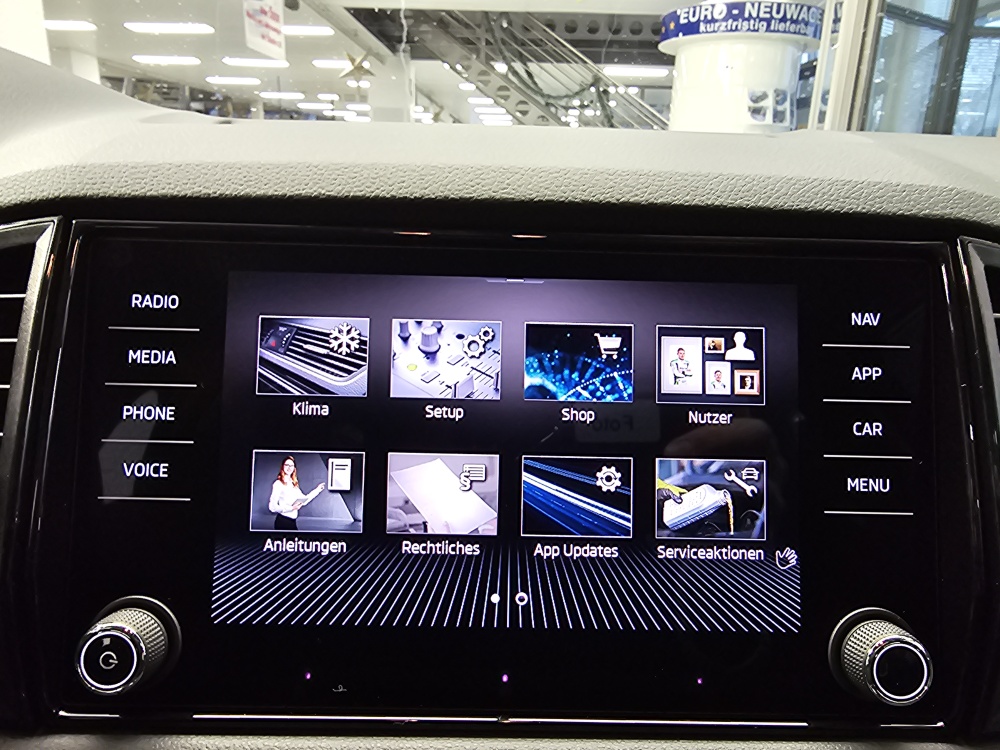 Skoda Karoq  bei Hoffmann Automobile in Wolfsburg kaufen und sofort mitnehmen - Bild 12