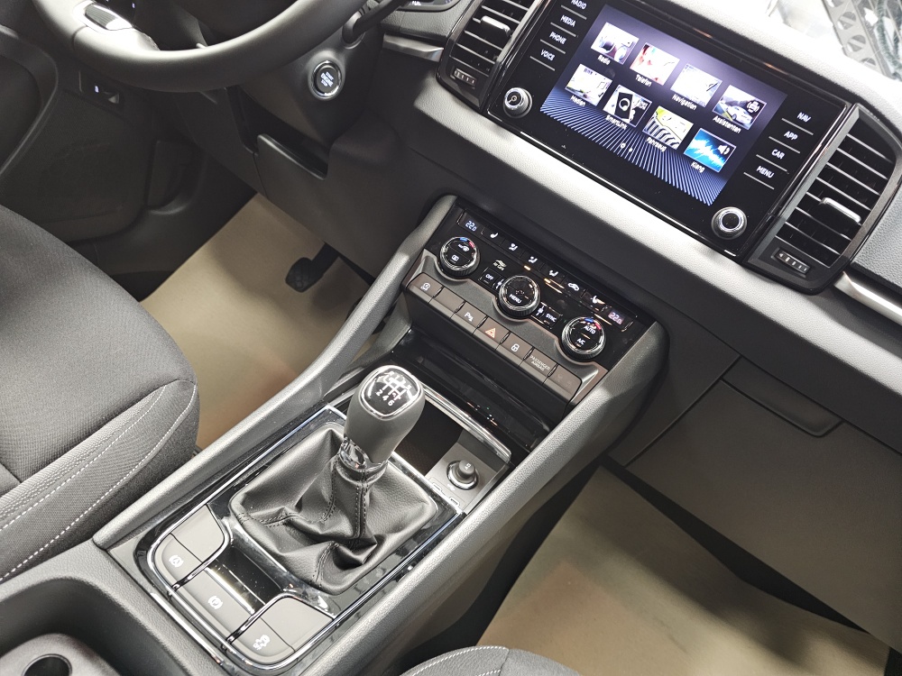 Skoda Karoq  bei Hoffmann Automobile in Wolfsburg kaufen und sofort mitnehmen - Bild 9