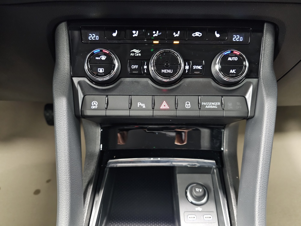 Skoda Karoq  bei Hoffmann Automobile in Wolfsburg kaufen und sofort mitnehmen - Bild 10