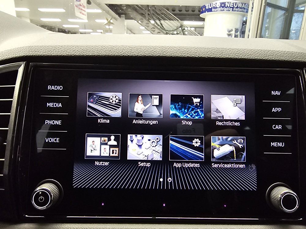 Skoda Karoq  bei Hoffmann Automobile in Wolfsburg kaufen und sofort mitnehmen - Bild 12