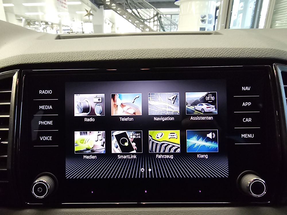 Skoda Karoq  bei Hoffmann Automobile in Wolfsburg kaufen und sofort mitnehmen - Bild 11