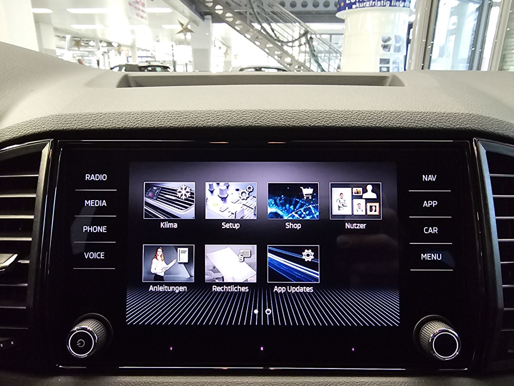 Skoda Karoq  bei Hoffmann Automobile in Wolfsburg kaufen und sofort mitnehmen - Bild 12