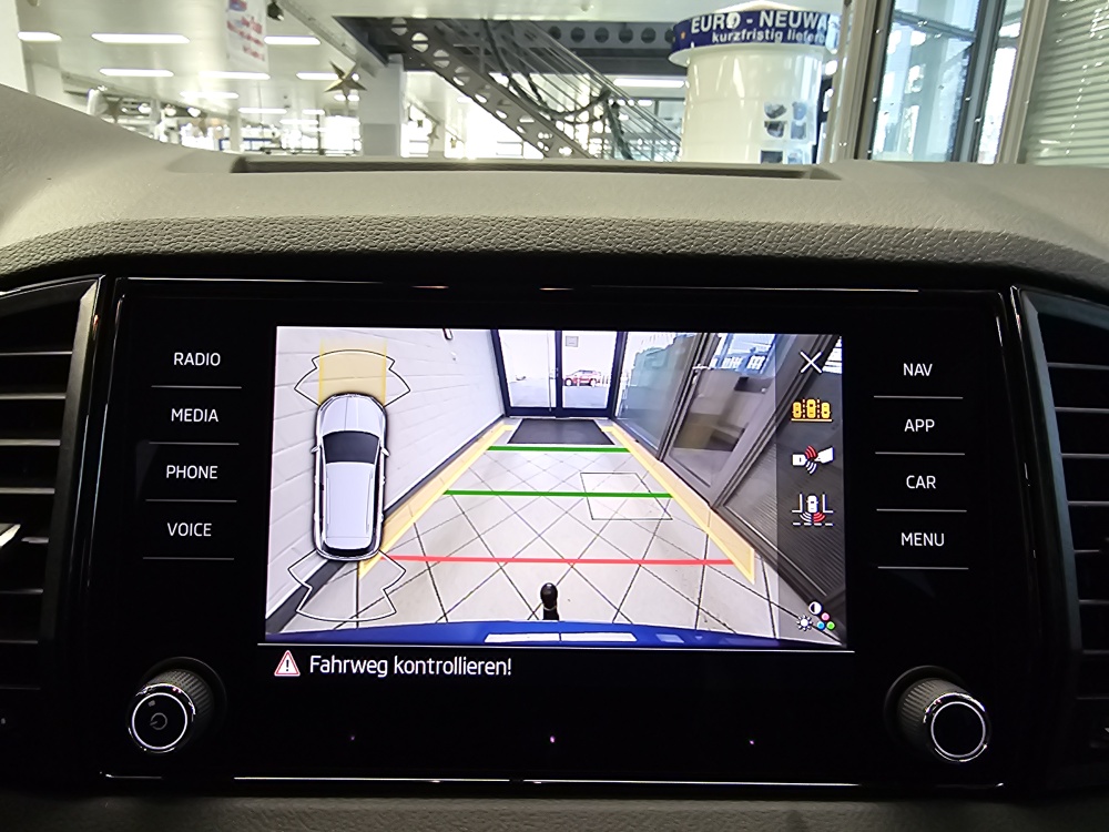 Skoda Karoq  bei Hoffmann Automobile in Wolfsburg kaufen und sofort mitnehmen - Bild 17
