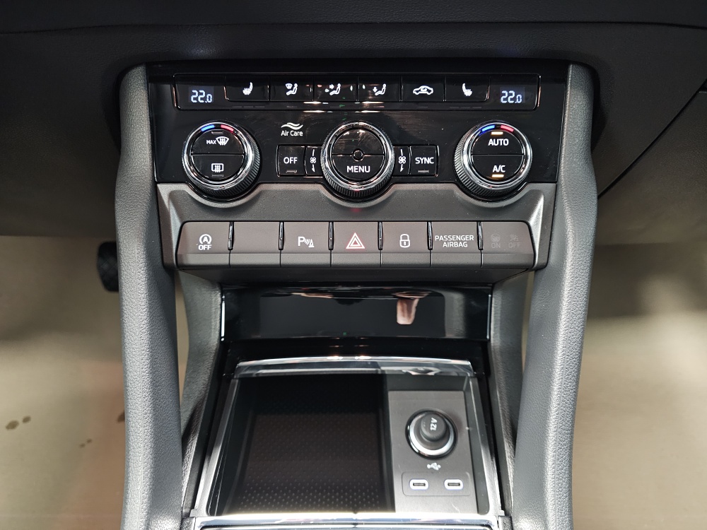 Skoda Karoq  bei Hoffmann Automobile in Wolfsburg kaufen und sofort mitnehmen - Bild 10