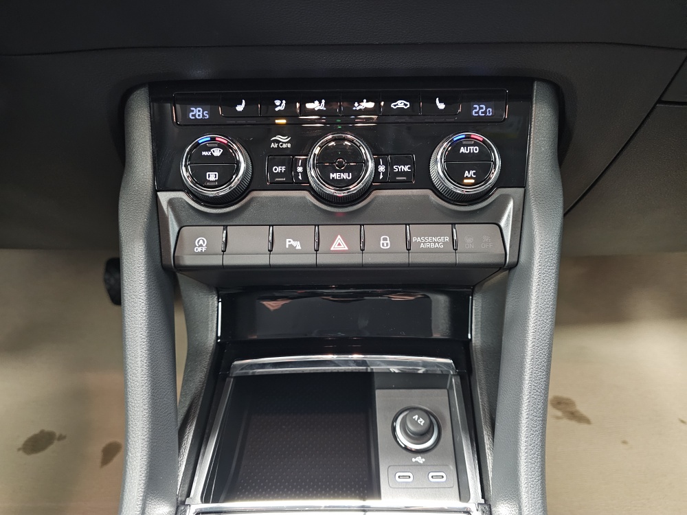 Skoda Karoq  bei Hoffmann Automobile in Wolfsburg kaufen und sofort mitnehmen - Bild 10