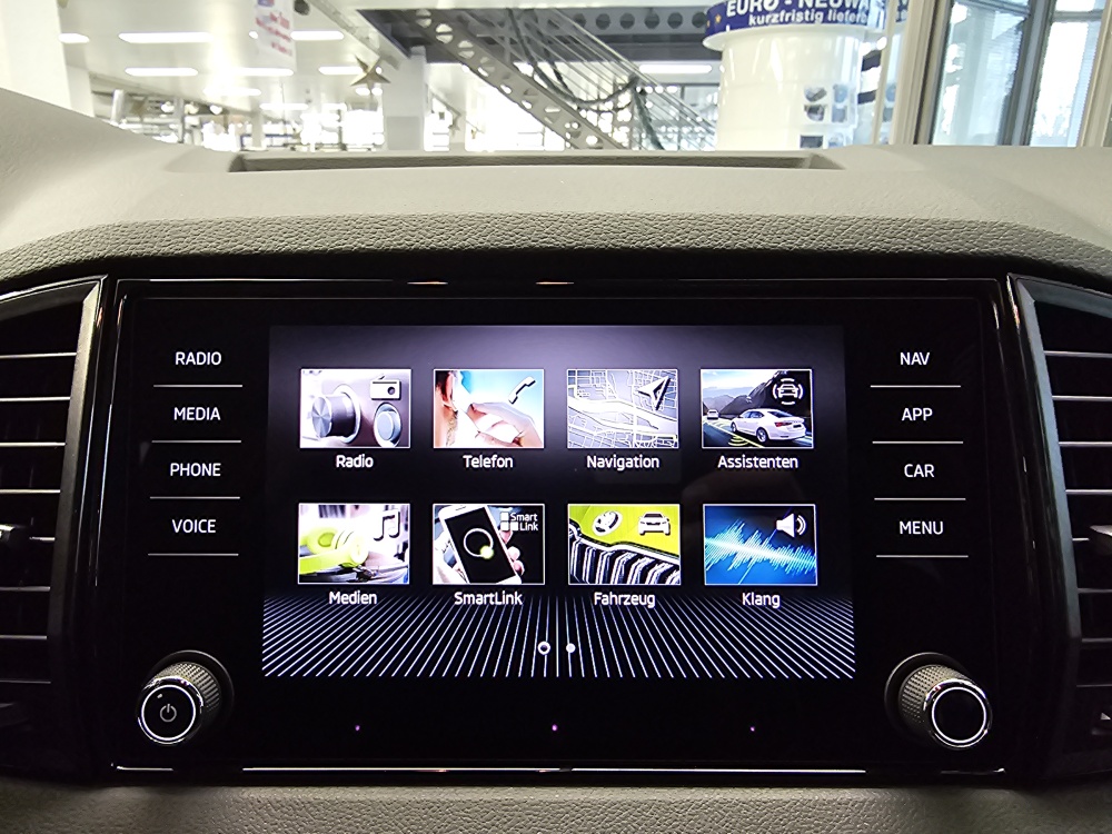 Skoda Karoq  bei Hoffmann Automobile in Wolfsburg kaufen und sofort mitnehmen - Bild 11