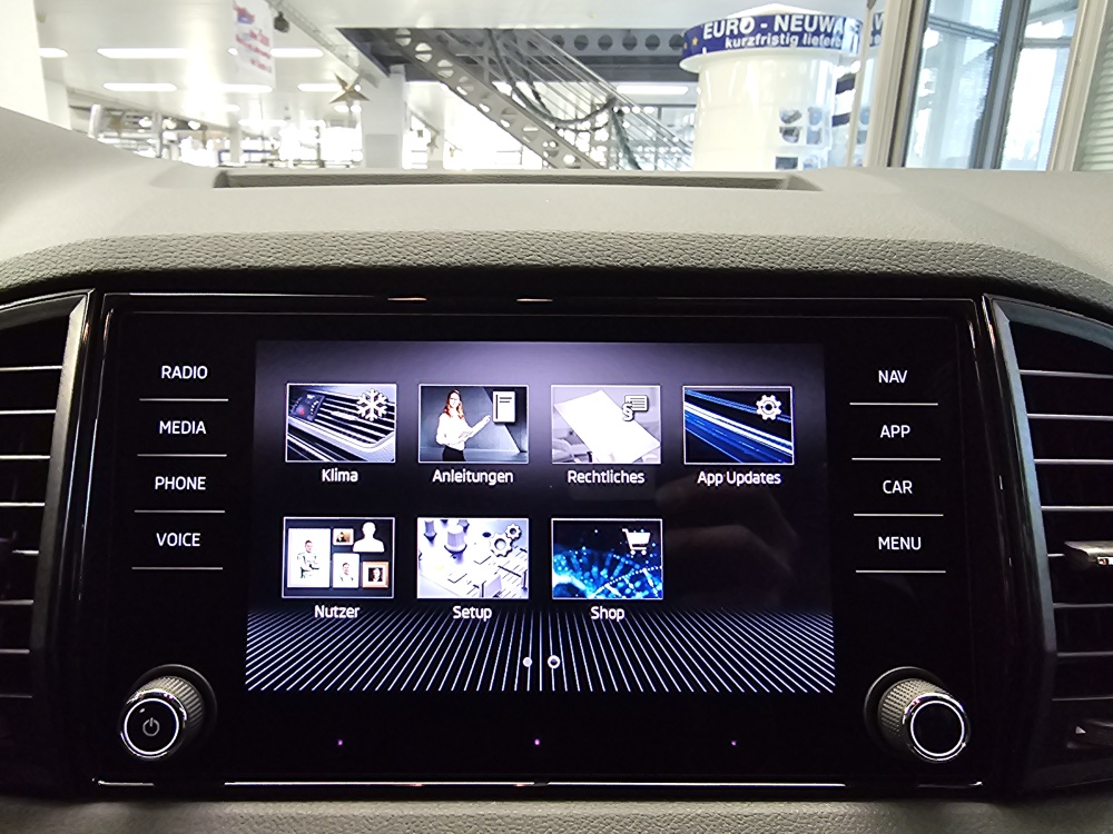 Skoda Karoq  bei Hoffmann Automobile in Wolfsburg kaufen und sofort mitnehmen - Bild 12