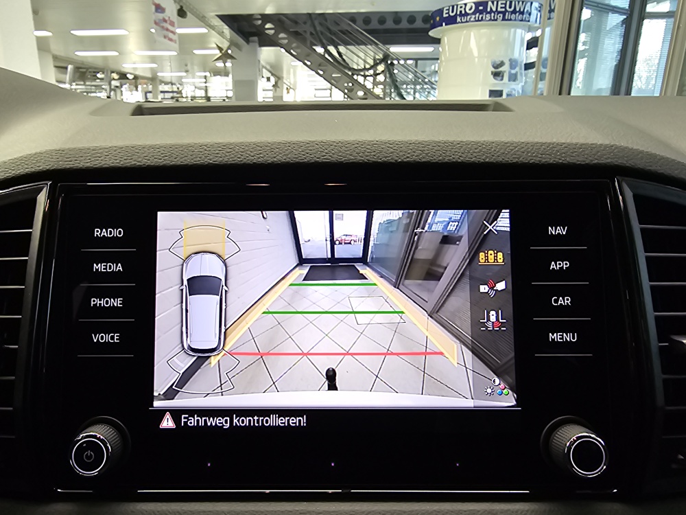 Skoda Karoq  bei Hoffmann Automobile in Wolfsburg kaufen und sofort mitnehmen - Bild 17