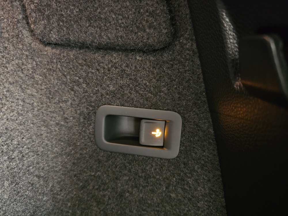 Skoda Karoq  bei Hoffmann Automobile in Wolfsburg kaufen und sofort mitnehmen - Bild 4