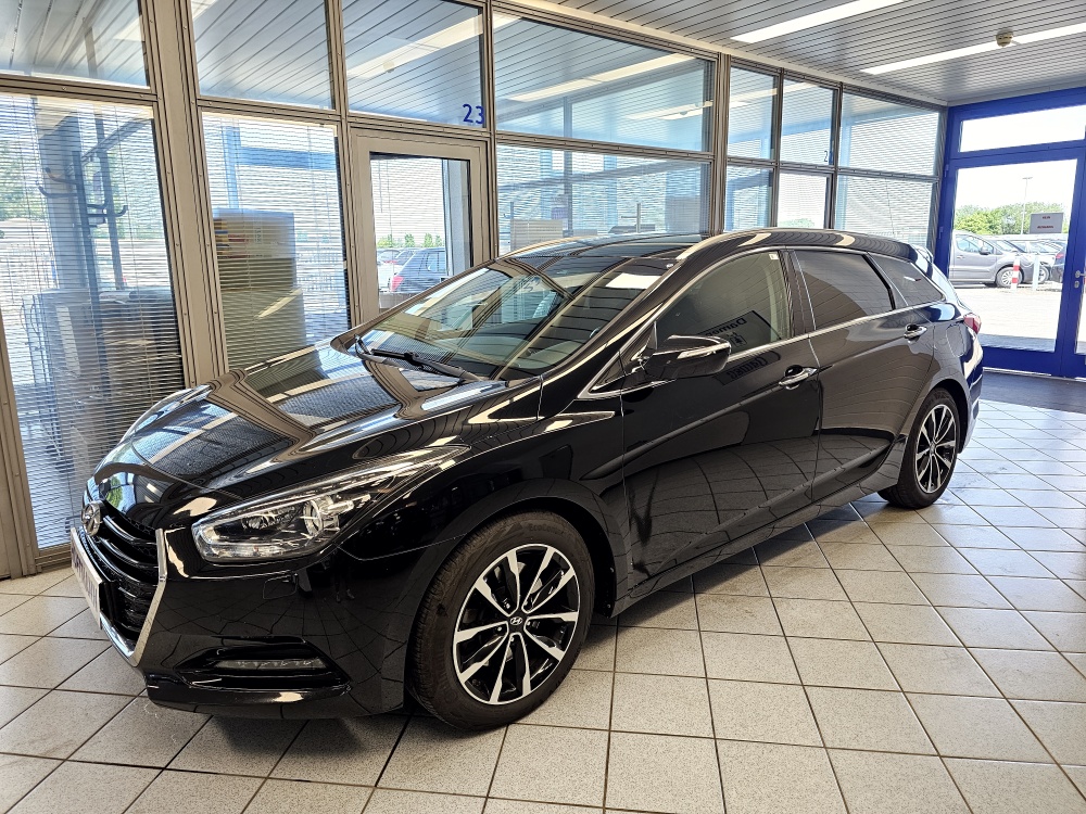 Hyundai i40 Kombi Comfort für nur 13.490,- € bei Hoffmann Automobile in Wolfsburg kaufen und sofort mitnehmen