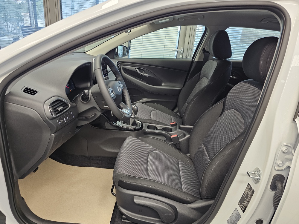 Hyundai i30 Kombi  bei Hoffmann Automobile in Wolfsburg kaufen und sofort mitnehmen - Bild 16