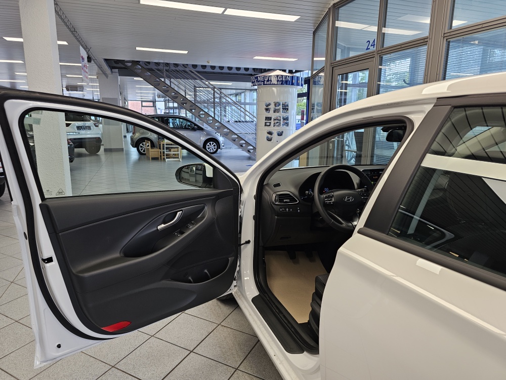 Hyundai i30 Kombi  bei Hoffmann Automobile in Wolfsburg kaufen und sofort mitnehmen - Bild 17