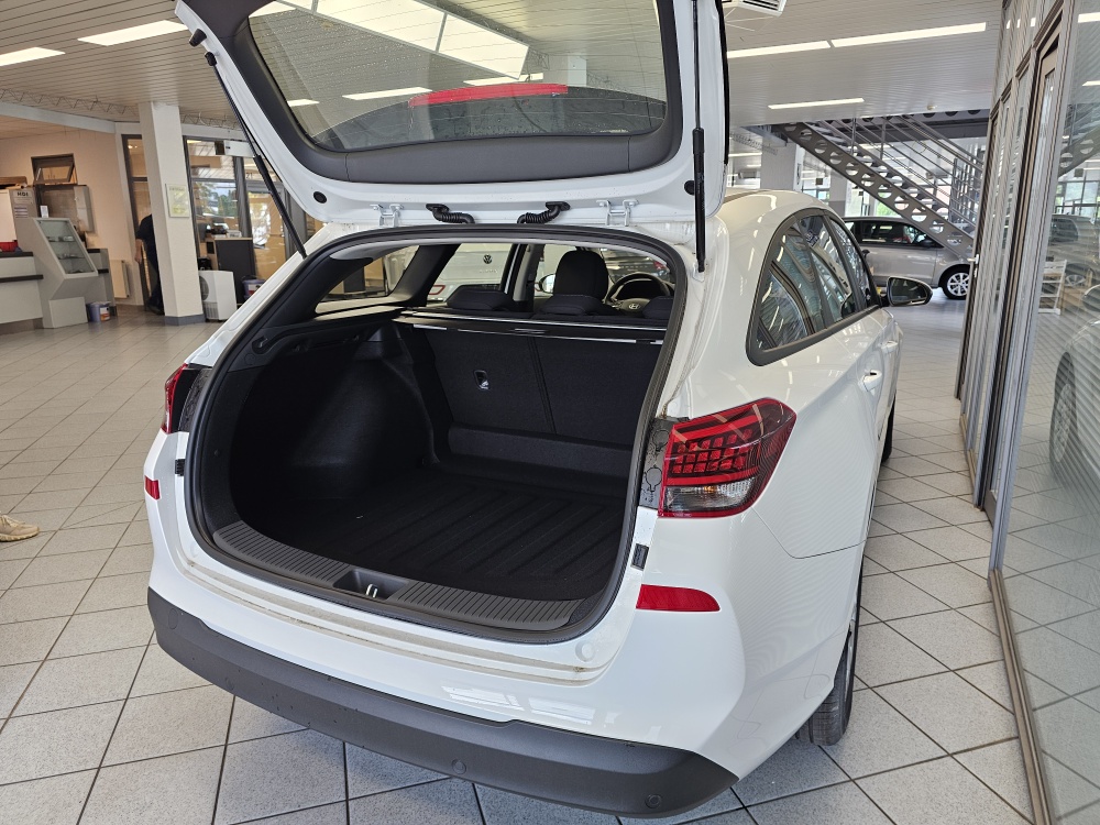 Hyundai i30 Kombi  bei Hoffmann Automobile in Wolfsburg kaufen und sofort mitnehmen - Bild 2