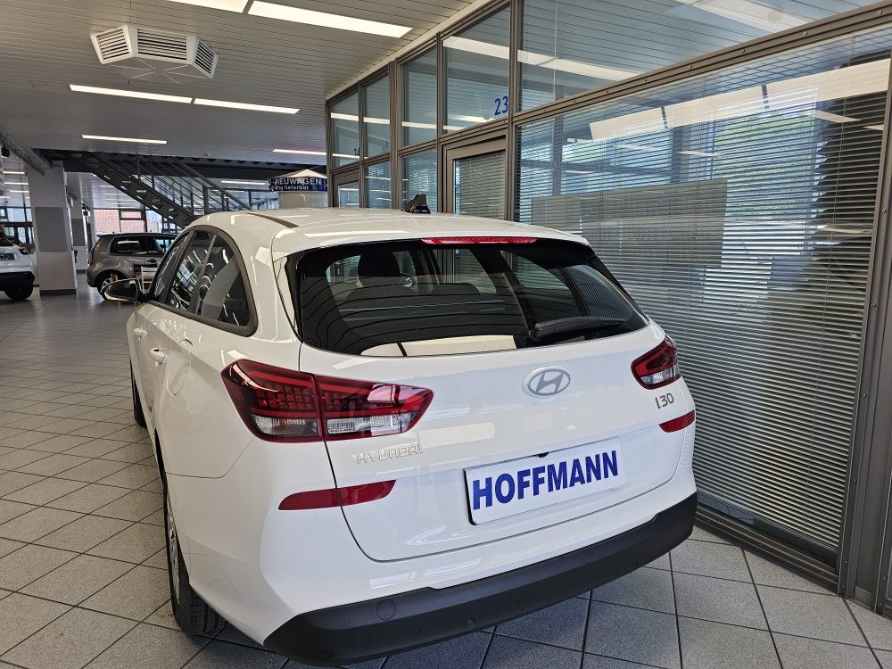 Hyundai i30 Kombi  bei Hoffmann Automobile in Wolfsburg kaufen und sofort mitnehmen - Bild 3