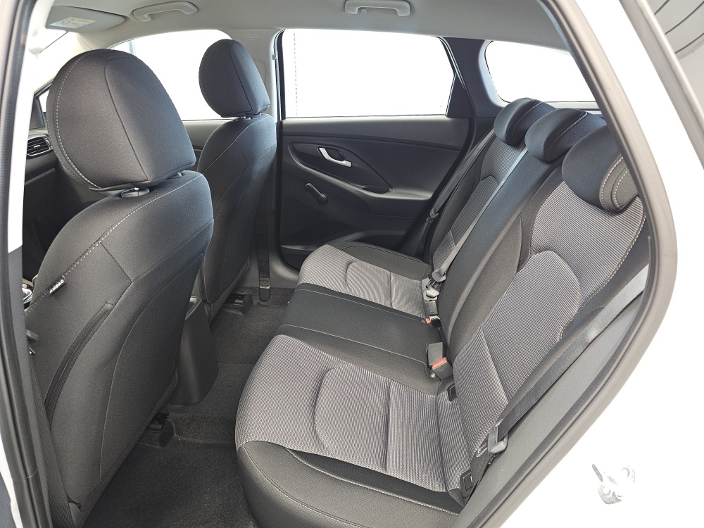 Hyundai i30 Kombi  bei Hoffmann Automobile in Wolfsburg kaufen und sofort mitnehmen - Bild 4