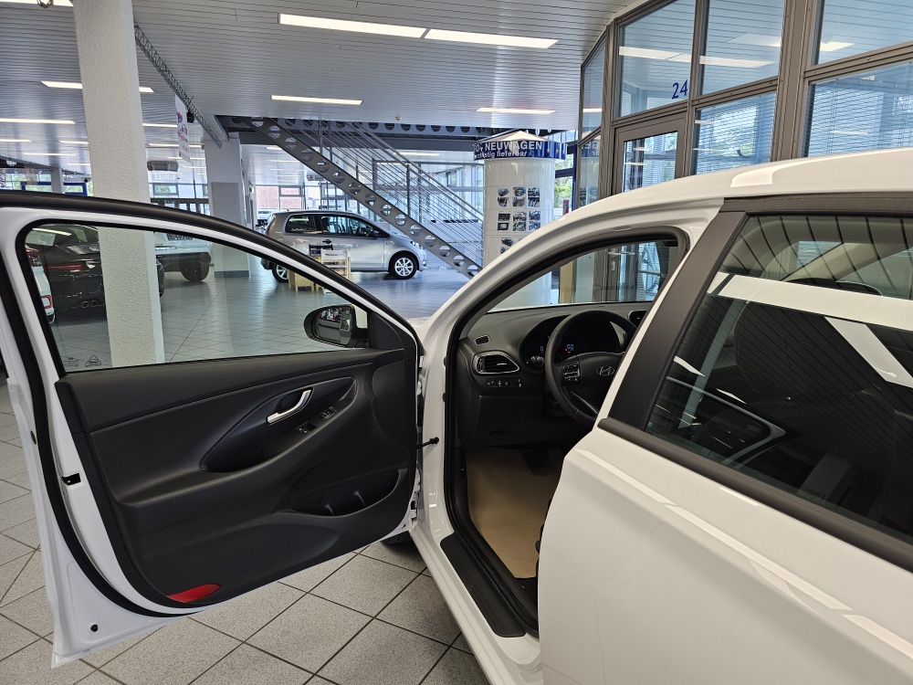 Hyundai i30 Kombi  bei Hoffmann Automobile in Wolfsburg kaufen und sofort mitnehmen - Bild 17