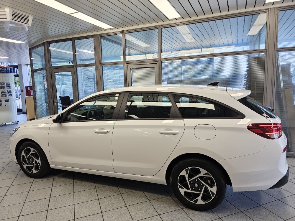 Hyundai i30 Kombi  bei Hoffmann Automobile in Wolfsburg kaufen und sofort mitnehmen - Bild 18