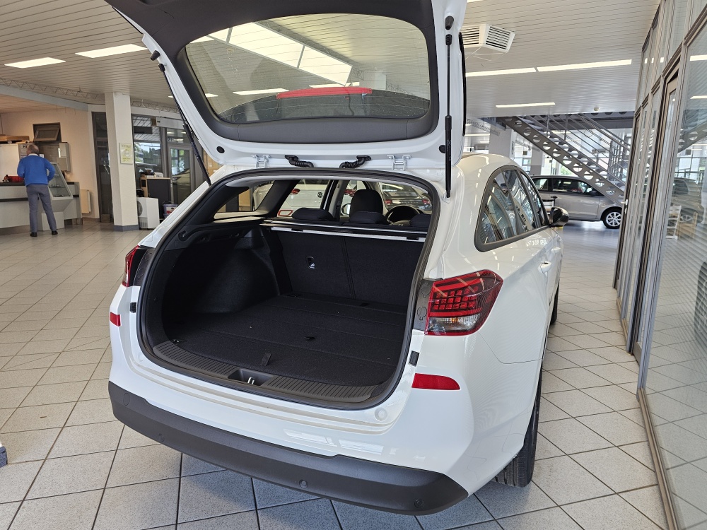 Hyundai i30 Kombi  bei Hoffmann Automobile in Wolfsburg kaufen und sofort mitnehmen - Bild 2