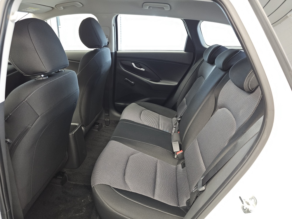 Hyundai i30 Kombi  bei Hoffmann Automobile in Wolfsburg kaufen und sofort mitnehmen - Bild 4
