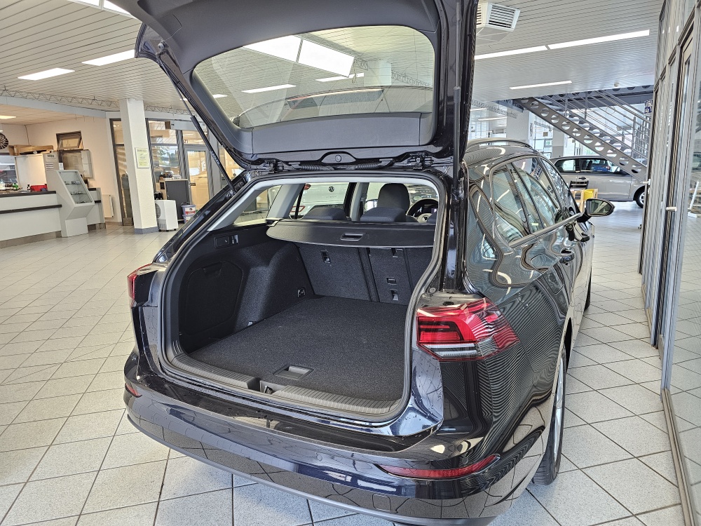 VW Golf Variant  bei Hoffmann Automobile in Wolfsburg kaufen und sofort mitnehmen - Bild 2