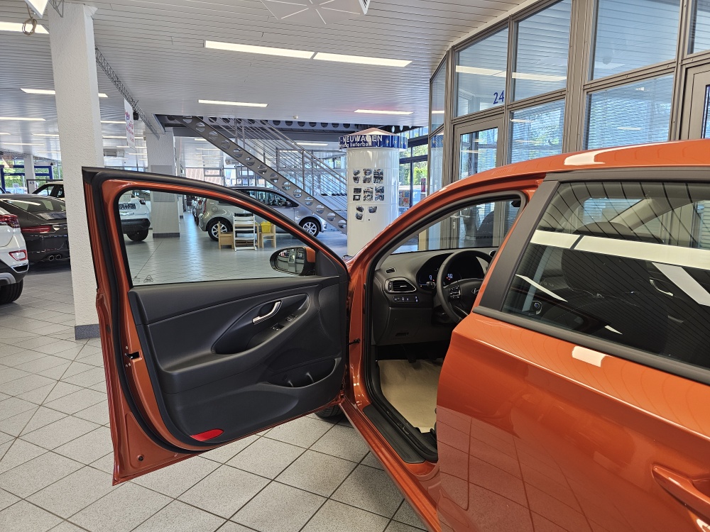 Hyundai i30 Kombi  bei Hoffmann Automobile in Wolfsburg kaufen und sofort mitnehmen - Bild 17