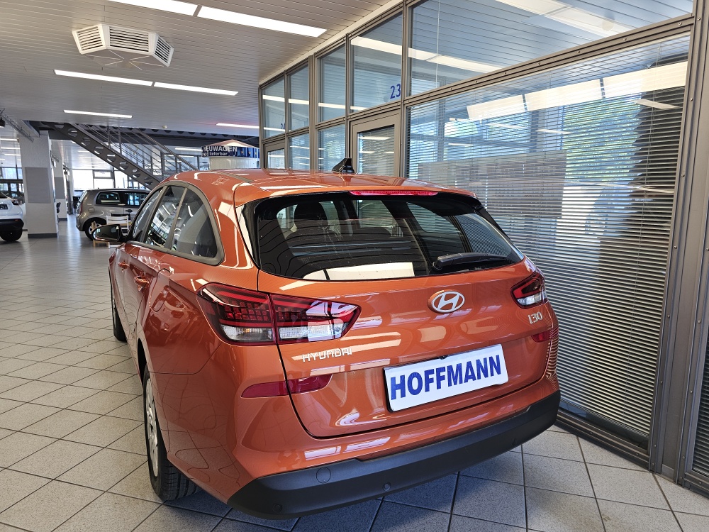 Hyundai i30 Kombi  bei Hoffmann Automobile in Wolfsburg kaufen und sofort mitnehmen - Bild 3