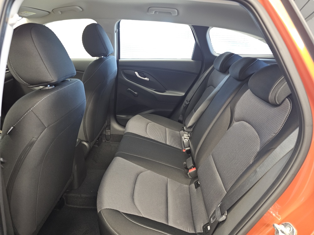Hyundai i30 Kombi  bei Hoffmann Automobile in Wolfsburg kaufen und sofort mitnehmen - Bild 4