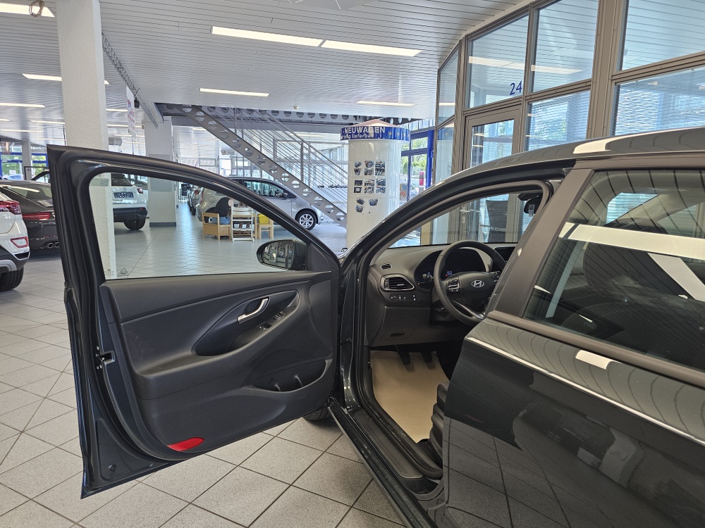 Hyundai i30 Kombi  bei Hoffmann Automobile in Wolfsburg kaufen und sofort mitnehmen - Bild 17