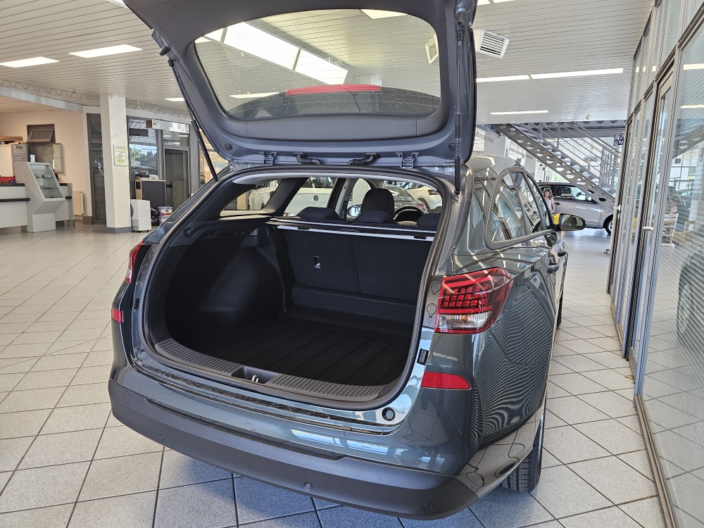 Hyundai i30 Kombi  bei Hoffmann Automobile in Wolfsburg kaufen und sofort mitnehmen - Bild 2