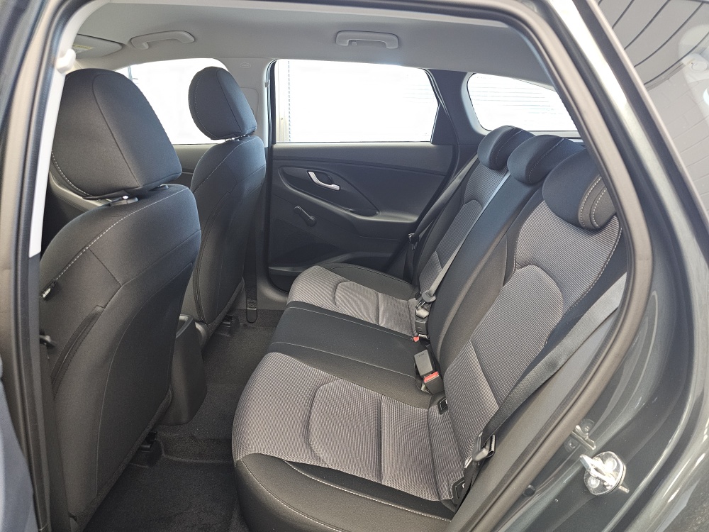 Hyundai i30 Kombi  bei Hoffmann Automobile in Wolfsburg kaufen und sofort mitnehmen - Bild 4