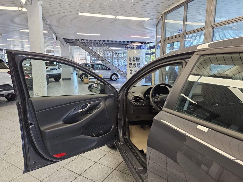 Hyundai i30 Kombi  bei Hoffmann Automobile in Wolfsburg kaufen und sofort mitnehmen - Bild 17