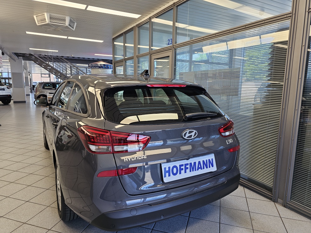 Hyundai i30 Kombi  bei Hoffmann Automobile in Wolfsburg kaufen und sofort mitnehmen - Bild 3