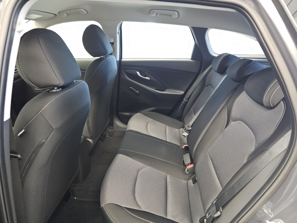 Hyundai i30 Kombi  bei Hoffmann Automobile in Wolfsburg kaufen und sofort mitnehmen - Bild 4