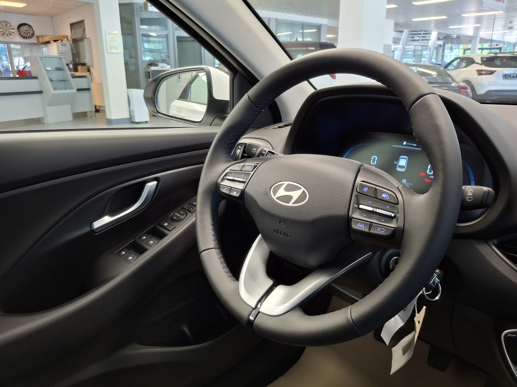 Hyundai i30 Kombi  bei Hoffmann Automobile in Wolfsburg kaufen und sofort mitnehmen - Bild 15