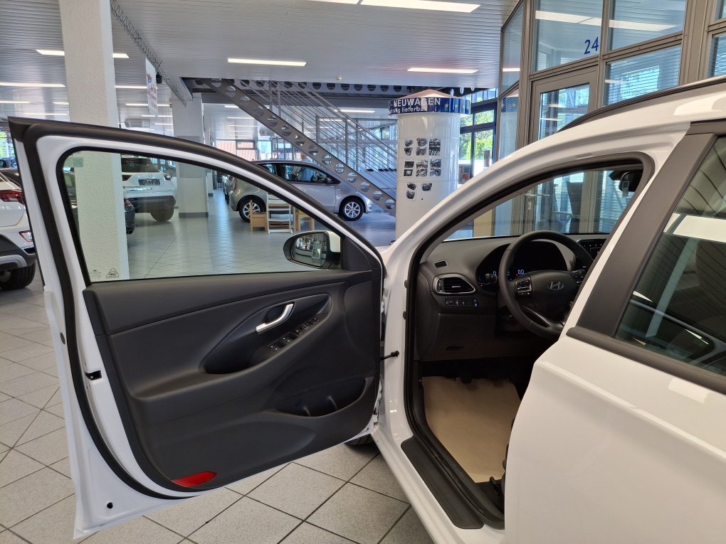 Hyundai i30 Kombi  bei Hoffmann Automobile in Wolfsburg kaufen und sofort mitnehmen - Bild 19