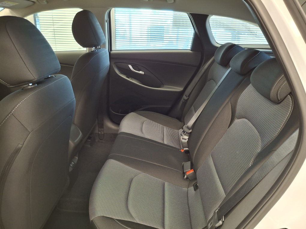 Hyundai i30 Kombi  bei Hoffmann Automobile in Wolfsburg kaufen und sofort mitnehmen - Bild 5