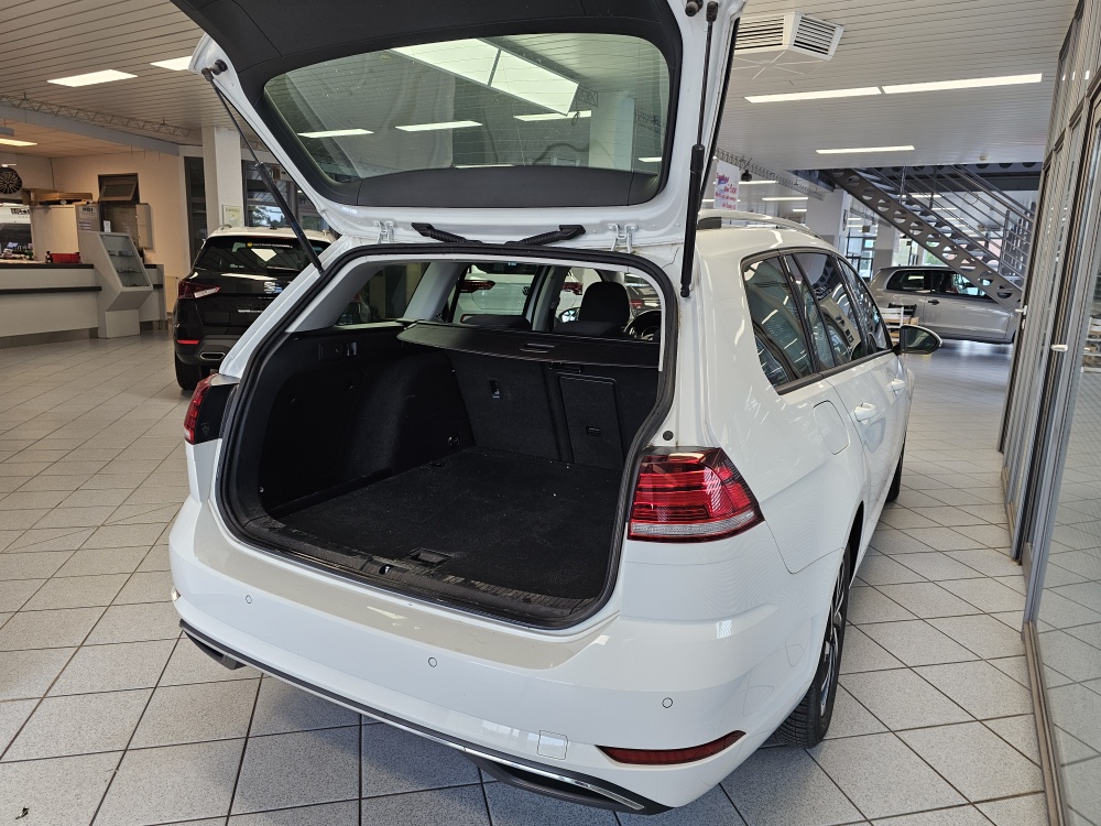 VW Golf Variant  bei Hoffmann Automobile in Wolfsburg kaufen und sofort mitnehmen - Bild 2
