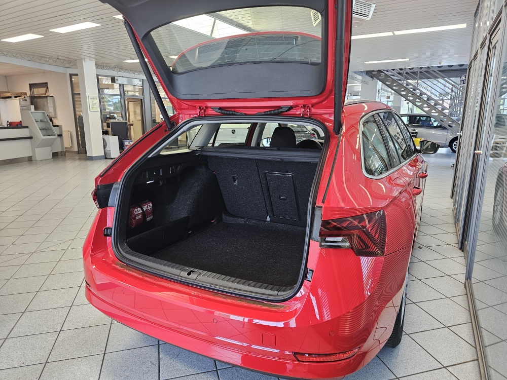 Skoda Octavia Combi  bei Hoffmann Automobile in Wolfsburg kaufen und sofort mitnehmen - Bild 2