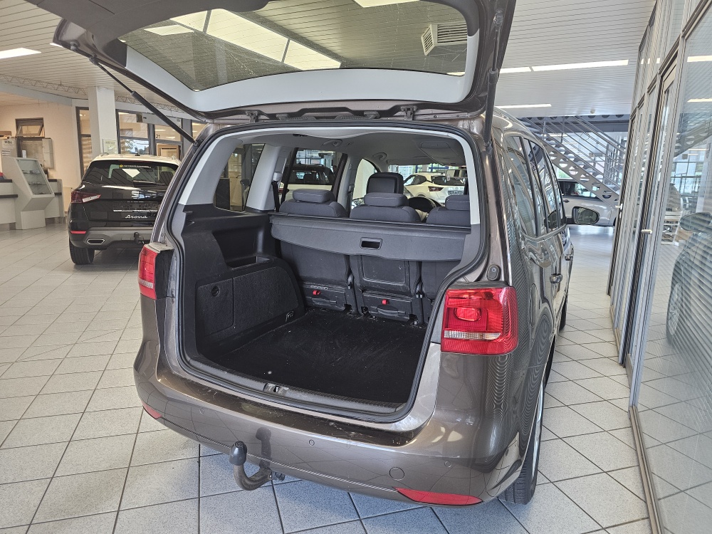 VW Touran  bei Hoffmann Automobile in Wolfsburg kaufen und sofort mitnehmen - Bild 2