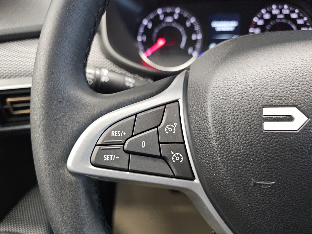 Dacia Sandero  bei Hoffmann Automobile in Wolfsburg kaufen und sofort mitnehmen - Bild 8